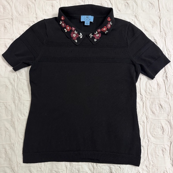 CeCe black knit short sleeve shirt with decorative flowers on collar, size S - Picture 1 of 6